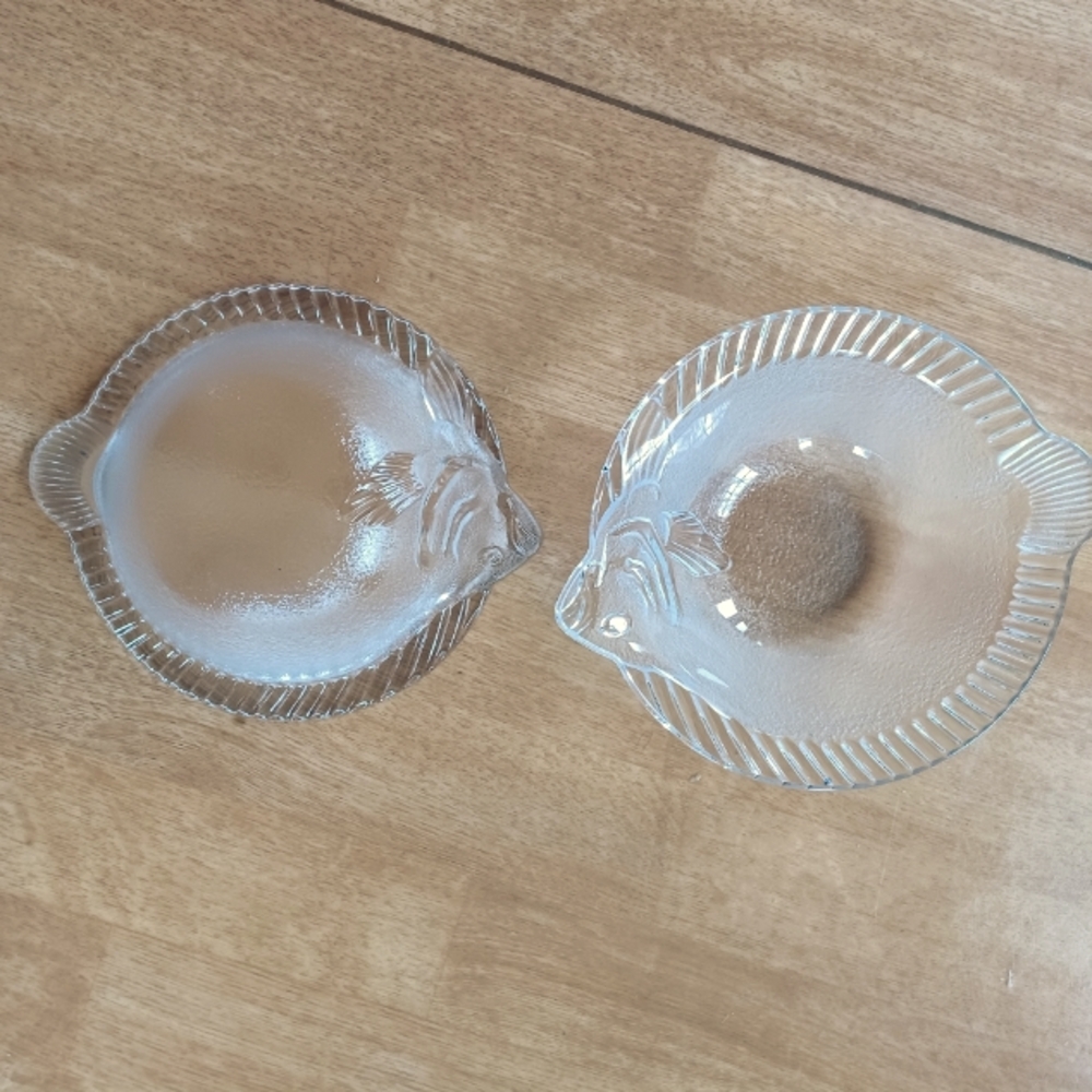 Glass fish serving bowls set if 2- 8.5 inches wide